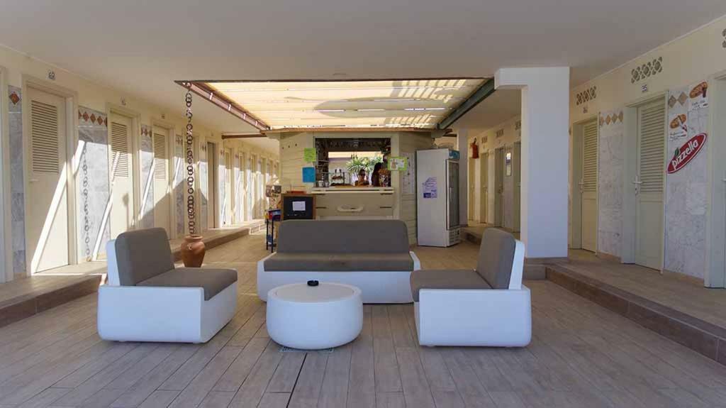 Hotel Delfino Марина-ди-Каррара Экстерьер фото