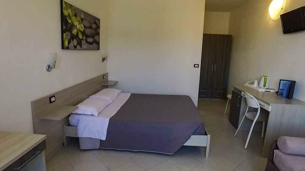 Hotel Delfino Марина-ди-Каррара Экстерьер фото